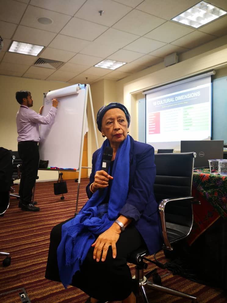 Dr Asma