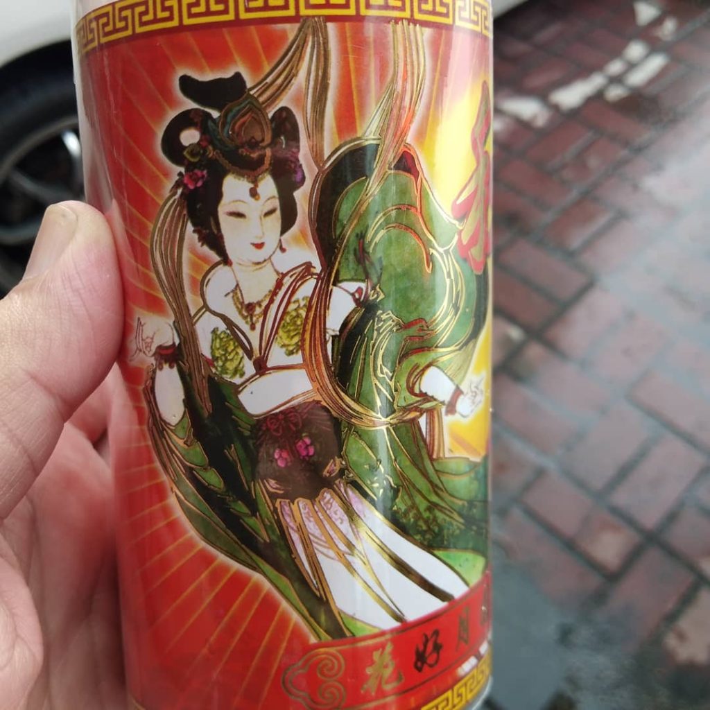 This mooncake is cheap, yet tasty.