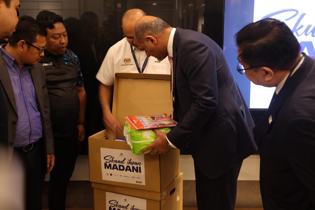 Digital Minister Gobind Singh Deo (second from right), inspecting some of the boxes of essential items to be sent to families affected by the floods in Segamat, Johor.