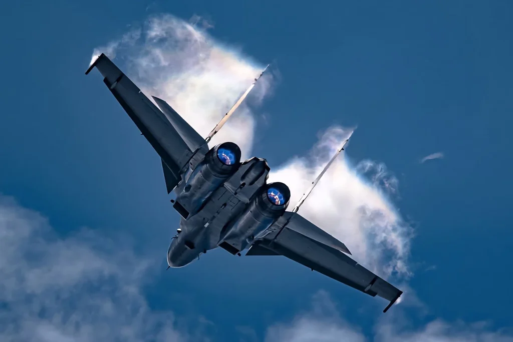 Langkawi's humid air created the perfect conditions for good vapes as the Sukhoi Su-30MKM Flanker rips through the skies